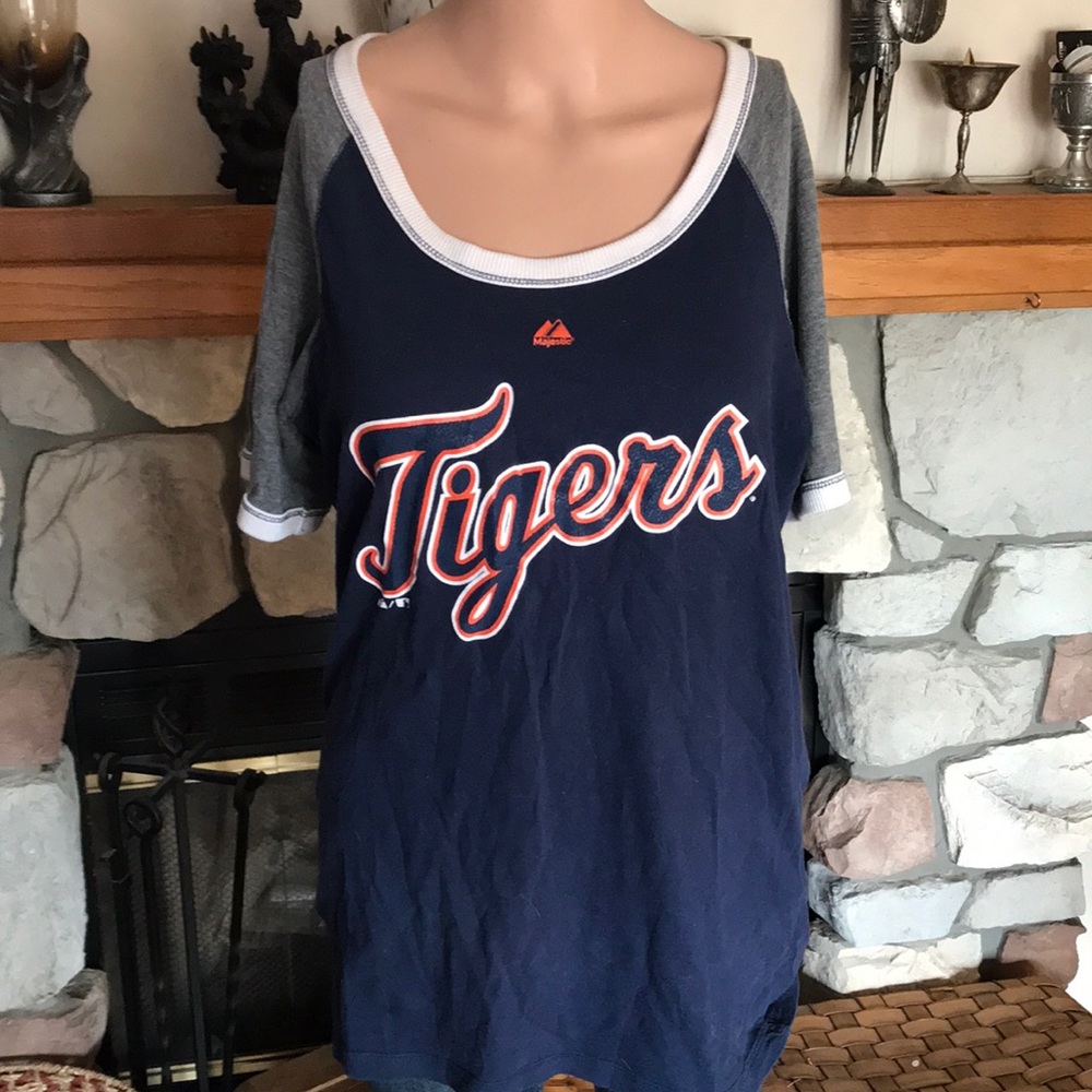 Majestic Brand used Detroit Tigers Tee size womans XL